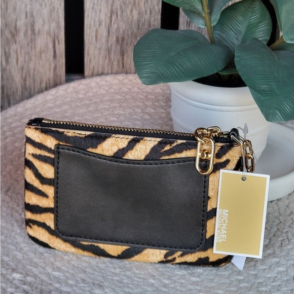 Michael Kors Parker Marigold real haircalf key card holder 5.5”x3.5” NWT - Picture 3 of 6